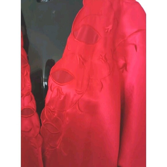 Inner Most Robe Size Medium Woman's Red Embroidered Satin Silky Vintage - Picture 8 of 8